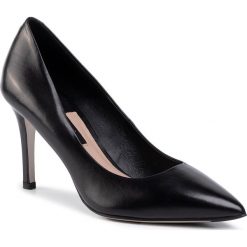 Szpilki GINO ROSSI - DCI545-SAVONA Black. Czarne półbuty damskie Gino Rossi, bez wzorów, ze skóry, eleganckie, bez obcasa, na obcasie, bez zapięcia. Za 299,99 zł.