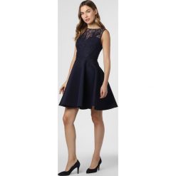 Lipsy - Sukienka damska, niebieski. Niebieskie sukienki damskie Lipsy, w koronkowe wzory, z koronki, bez kołnierzyka, bez rękawów. Za 479,95 zł.