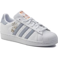 Buty adidas - Superstar W CG5939 Ftwwht/Periwi/Coppmt. Białe buty sportowe damskie Adidas, na co dzień, bez wzorów, ze skóry, bez obcasa, na płaskiej podeszwie, bez zapięcia. Za 399,00 zł.