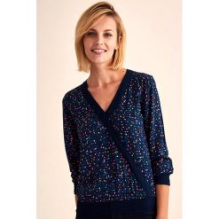 Bluzka w kolorze granatowym ze wzorem. Niebieskie bluzki damskie TATUUM, bez wzorów, z wiskozy, bez kołnierzyka, bez rękawów. W wyprzedaży za 69,95 zł.