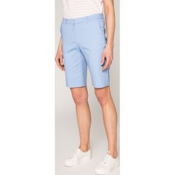 Tommy Hilfiger - Szorty. Niebieskie szorty damskie TOMMY HILFIGER, z haftami, z elastanu, casualowe. W wyprzedaży za 359,90 zł.