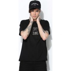 Czarna Koszulka Necrosis. Czarne koszulki męskie Born2be, s, z nadrukiem, klasyczne, z okrągłym kołnierzem, z krótkim rękawem, krótkie. Za 134,99 zł.