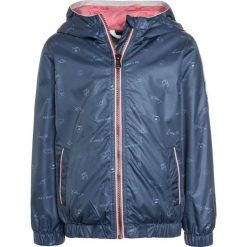 Eat ants by Sanetta KIDS GIRLS TRUE BUTTERFLY LOVE Kurtka przeciwdeszczowa faded denim. Niebieskie kurtki dziewczęce Eat ants by Sanetta, z poliesteru. Za 339,00 zł.