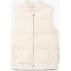 Mango Kids - Bezrękawnik dziecięcy 110-164 cm. Czerwone kurtki dziewczęce przeciwdeszczowe marki HUG ME, z poliesteru. W wyprzedaży za 49,90 zł.