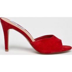 Steve Madden - Klapki Erin. Czerwone klapki damskie Steve Madden, bez wzorów, ze skóry, bez obcasa, na obcasie. W wyprzedaży za 269,90 zł.