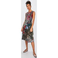 Desigual - Sukienka. Szare sukienki damskie Desigual, na co dzień, s, bez wzorów, z tkaniny, casualowe, z okrągłym kołnierzem, bez rękawów, midi, asymetryczne. Za 399,90 zł.