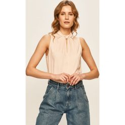 Vero Moda - Bluzka. Różowe bluzki damskie Vero Moda, na co dzień, s, bez wzorów, z poliesteru, z golfem, bez rękawów. Za 89,90 zł.