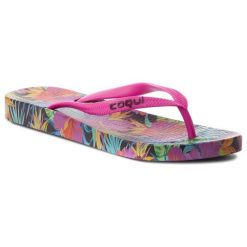 Coqui Japonki Damskie Kaja Jungle Flowers/Fuchsia 37. Różowe klapki damskie marki Coqui, bez wzorów, bez obcasa. W wyprzedaży za 35,00 zł.