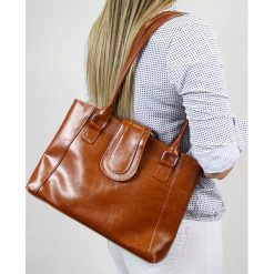Torebka skórzana damska DAN-A T84A camel - camel. Brązowe torebki klasyczne damskie DAN-A, bez wzorów, ze skóry, bez dodatków. Za 219,99 zł.