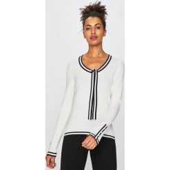Vero Moda - Sweter. Niebieskie swetry klasyczne damskie marki Vero Moda, s, z wiskozy, z okrągłym kołnierzem. Za 149,90 zł.