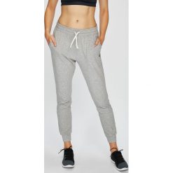 Reebok - Spodnie. Szare bryczesy damskie Reebok, l, z bawełny. W wyprzedaży za 149,90 zł.