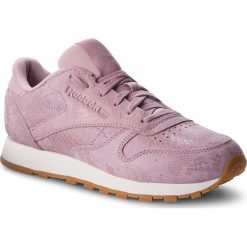 Buty Reebok - Cl Lthr CN4023 Exotics/Infused Lilac/Cha. Fioletowe półbuty damskie Reebok, na co dzień, bez wzorów, ze skóry, bez obcasa, bez zapięcia. W wyprzedaży za 269,00 zł.