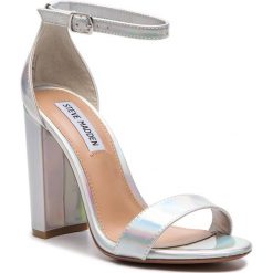 Sandały STEVE MADDEN - Carrson SM11000008-02002-954 Iridescent. Szare klapki damskie Steve Madden, bez wzorów, ze skóry ekologicznej, bez obcasa, na obcasie. W wyprzedaży za 339,00 zł.