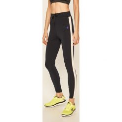 Russell Athletic - Legginsy. Niebieskie spodnie damskie Russell Athletic, s, z elastanu. W wyprzedaży za 169,90 zł.
