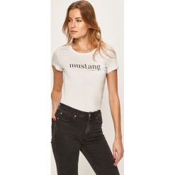 Mustang - T-shirt. Białe bluzki damskie Mustang, s, z nadrukiem, z bawełny, z okrągłym kołnierzem. Za 59,90 zł.