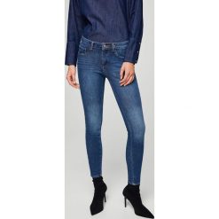Mango - Jeansy Irina. Niebieskie jeansy damskie Mango, z elastanu. W wyprzedaży za 99,90 zł.
