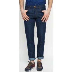 Wrangler - Jeansy GREENSBORO OCEAN. Niebieskie jeansy męskie regular Wrangler. W wyprzedaży za 239,90 zł.