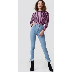 NA-KD Jeansy ze skośnym brzegiem - Blue. Niebieskie spodnie z wysokim stanem marki NA-KD, z jeansu. Za 100,95 zł.