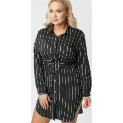 Czarna Tunika Phalidora. Czarne tuniki damskie Born2be, xl, bez wzorów, bez kołnierzyka, bez rękawów. W wyprzedaży za 74,99 zł.