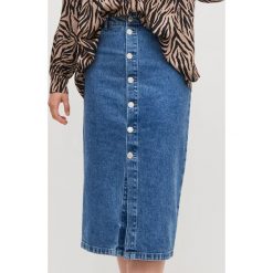 Jeansowa spódnica midi -. Spódniczki damskie Reserved, bez wzorów, z jeansu, midi. Za 89,99 zł.