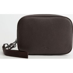 Mango Man - Kosmetyczka Suitcase2. Czarne kosmetyczki męskie Mango Man, bez wzorów, z poliesteru. Za 119,99 zł.