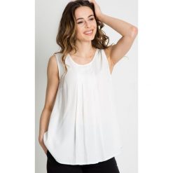 Wiskozowa bluzka bez rękawów w kolorze ecru BIALCON. Czarne bluzki damskie marki BIALCON, bez wzorów, z wiskozy, eleganckie, z okrągłym kołnierzem, bez rękawów. W wyprzedaży za 118,00 zł.