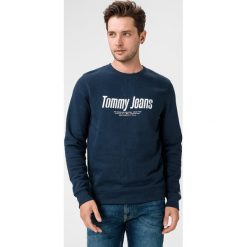 Tommy Jeans Bluza Niebieski. Niebieskie bluzy męskie Tommy Jeans, xxl, z nadrukiem, z bawełny, bez kołnierzyka, bez rękawów, bez kaptura. Za 376,95 zł.