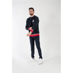 Bluza w kolorze granatowym. Niebieskie bluzy męskie American College, xs, z aplikacjami, z okrągłym kołnierzem, bez rękawów, bez kaptura. W wyprzedaży za 99,95 zł.