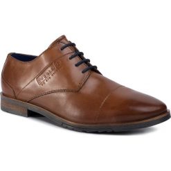 Półbuty BUGATTI - 31584101-3500-6300 Camel. Pomarańczowe buty wizytowe męskie Bugatti, bez wzorów, ze skóry ekologicznej, eleganckie, bez zapięcia. Za 239,99 zł.
