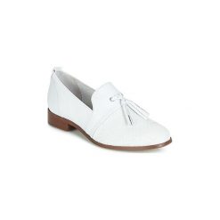 Derby Regard REVA V1 TRES NAPPA BLANC. Białe półbuty damskie marki Regard, bez wzorów, bez obcasa, bez zapięcia. Za 659,00 zł.