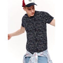 T-shirt z nadrukiem. Niebieskie t-shirty męskie Top Secret, na zimę, xl, z nadrukiem, z bawełny, bez kołnierzyka, krótkie. W wyprzedaży za 24,99 zł.