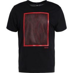 BOSS ATHLEISURE TEE Tshirt z nadrukiem black. Czarne koszulki polo męskie marki BOSS Athleisure, xxl, z nadrukiem, z bawełny. Za 369,00 zł.