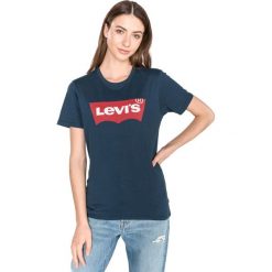 Levi's Koszulka Niebieski. Niebieskie koszulki damskie Levi's®, s, z nadrukiem, z bawełny, bez kołnierzyka, z krótkim rękawem. Za 102,95 zł.