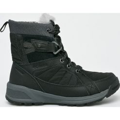 Columbia - Śniegowce Meadows Shorty. Czarne śniegowce damskie marki Columbia, z materiału. W wyprzedaży za 399,90 zł.