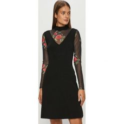 Desigual - Sukienka. Czarne sukienki damskie Desigual, na co dzień, s, bez wzorów, z elastanu, casualowe, z golfem, z długim rękawem, długie, mini, rozkloszowane. Za 519,90 zł.