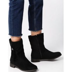 Czarne Botki Campanula. Czarne botki damskie Born2be, na jesień, bez obcasa, na płaskiej podeszwie, na zamek. Za 119,99 zł.