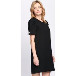 Czarna Sukienka Thunderbird. Sukienki małe czarne damskie marki Born2be, s, z okrągłym kołnierzem, z krótkim rękawem, krótkie. Za 79,99 zł.