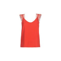 Bluzki Betty London KALOT. Czerwone bluzki damskie Betty London, s, bez wzorów, bez kołnierzyka, bez rękawów. Za 109,00 zł.