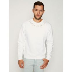 Bluza Versace Jeans Couture B7GUA710. Białe bluzy męskie Versace Jeans Couture, xxl, bez wzorów, z bawełny, bez kołnierzyka, bez rękawów, bez kaptura. W wyprzedaży za 679,00 zł.