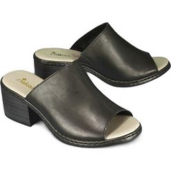 RIEKER V0580-00 black, klapki damskie. Czarne klapki damskie Rieker, bez wzorów, z gumy, bez obcasa, na obcasie. Za 249,90 zł.