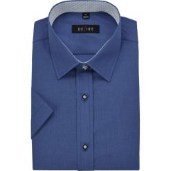 Bawełniana Koszula Męska, SLIM-FIT, Krótki Rękaw, Zdobiony Kołnierzyk, Niebieska KSKWDSRE051. Niebieskie koszule męskie Desire, m, z aplikacjami, z bawełny, eleganckie, bez kołnierzyka, z krótkim rękawem. Za 99,00 zł.