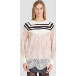 SWETER MY TWIN TWINSET Z KORONKĄ. Białe swetry damskie Twinset, s, w koronkowe wzory, z wiskozy, bez rękawów, bez kaptura. Za 417,45 zł.