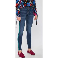 Medicine - Jeansy Sensual Preppy. Niebieskie jeansy damskie MEDICINE. W wyprzedaży za 69,90 zł.