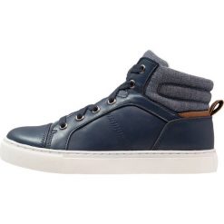 Friboo Tenisówki i Trampki wysokie dark blue. Niebieskie trampki męskie marki Friboo, z tworzywa sztucznego. W wyprzedaży za 135,20 zł.