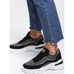 Czarne Sneakersy Aviana. Czarne buty sportowe damskie Renee, z futra. Za 99,99 zł.
