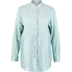 Marc O'Polo DENIM Koszula combo. Niebieskie koszulki damskie polo marki Marc O'Polo DENIM, m, z bawełny, polo. W wyprzedaży za 239,20 zł.
