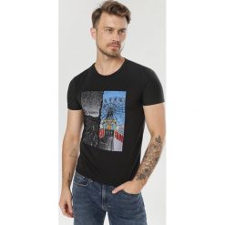 Czarna Koszulka Viviemora. Czarne koszulki męskie Born2be, xl, bez wzorów, bez kołnierzyka, bez rękawów. W wyprzedaży za 29,99 zł.