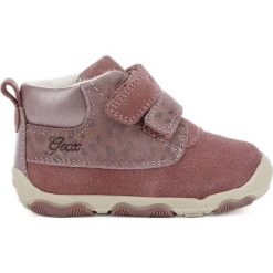Geox buty dziewczęce za kostkę New Balu 21 różowe. Różowe buty dziewczęce zimowe Geox, za kostkę, bez zapięcia. Za 239,00 zł.