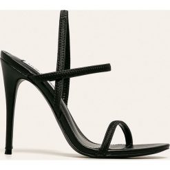 Steve Madden - Sandały Gabriella. Sandały damskie Steve Madden, bez wzorów, z gumy, bez obcasa, na obcasie, bez zapięcia. W wyprzedaży za 279,90 zł.