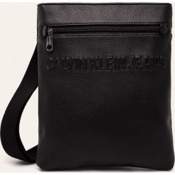 Calvin Klein Jeans - Saszetka. Niebieskie torby męskie skórzane Calvin Klein Jeans, w paski, z jeansu, casualowe, na ramię, małe. Za 339,90 zł.